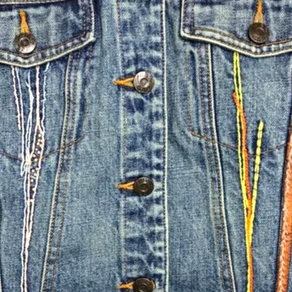 NWT GAP 1969 Floral Embroidered Jean Jacket M Boho Distressed Blue Denim NEW - Picture 5 of 6